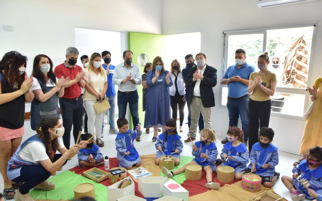 La ministra Adriana Cantero inauguró el nuevo edificio del Jardín de Infantes N°325 de Alvear