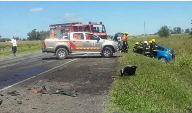 Cuatro heridos de consideración tras un tremendo choque frontal en la Ruta A012