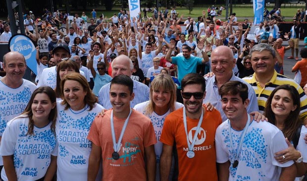 Durante la Maratón Solidaria realizada en Rosario, el precandidato a gobernador se comprometió en aunar esfuerzos para “lograr una sociedad justa y equitativa”.