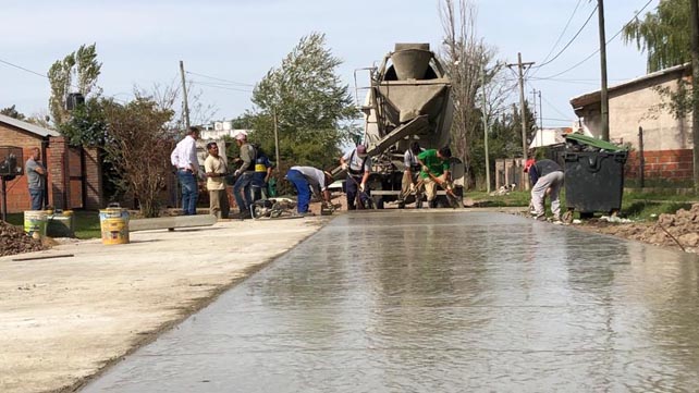 CONTINÚA LA PAVIMENTACIÓN DE CALLE RAMIREZ EN VILLA FLORES