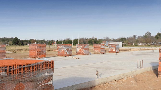 Rasetto gestiona y entrega aportes para la construcción de una nueva Escuela en Oliveros.