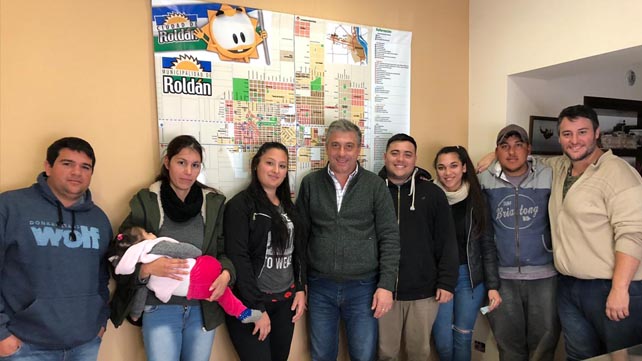 EL INTENDENTE PEDRETTI ENTREGÓ APORTES A JÓVENES PARA EL DESARROLLO DE EMPRENDIMIENTOS PRODUCTIVOS