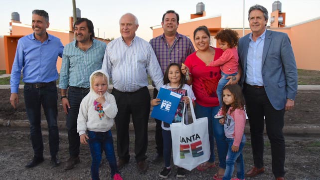 LIFSCHITZ ENTREGÓ VIVIENDAS EN EMPALME VILLA CONSTITUCIÓN