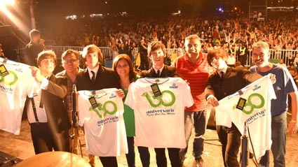 Puerto convocó a una multitud para disfrutar de la Banda Orlando Scalona, The Beats y Dios Salve a la Reina.