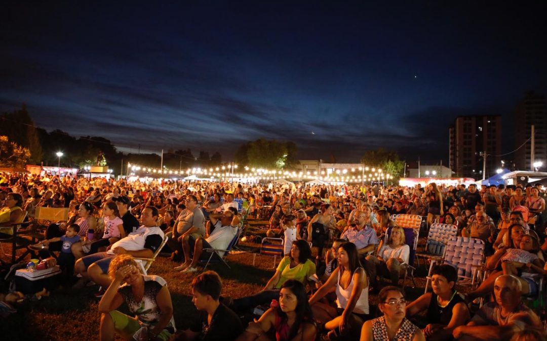 Una multitud disfrutó de la comida y la música en el Street Food San Lorenzo