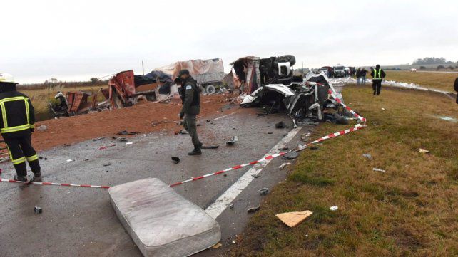 Dos muertos al chocar dos camiones en la autopista a Córdoba a la altura de Cañada de Gómez