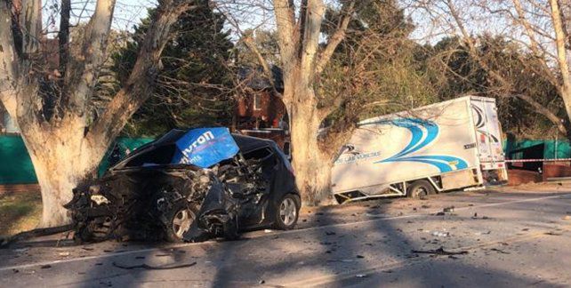 Un automovilista perdió la vida en el acto al impactar contra un camión en Roldán