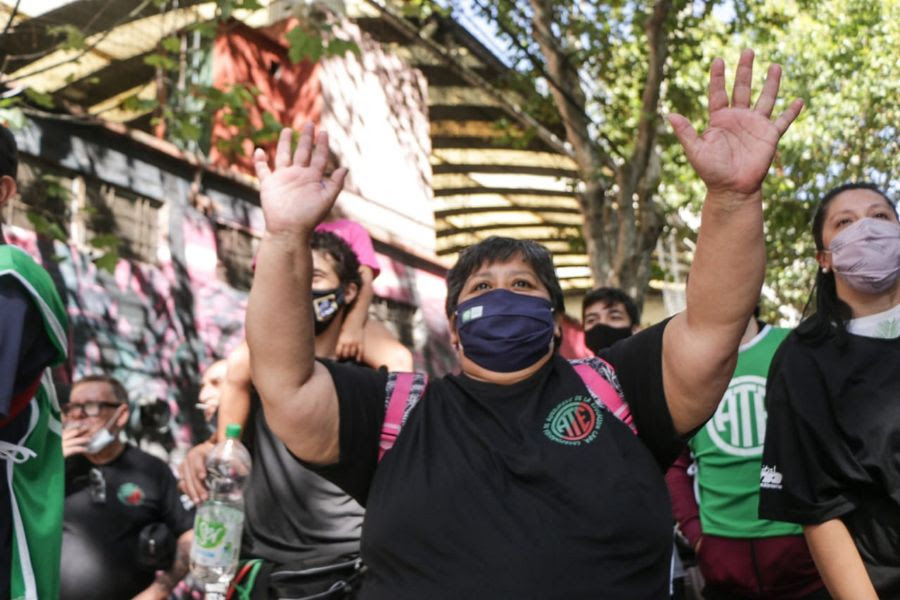 Auxiliares de educación: Jornada de lucha frente al Mariano Acosta