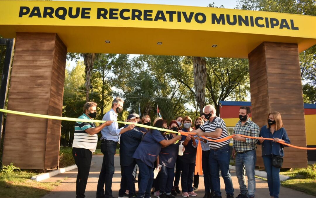 LOCALES GASTRONÓMICOS CON PLAZA SECA, NUEVO PÓRTICO DE INGRESO, EDIFICIO ADMINISTRATIVO Y ESTATUAS DE CARICATURAS