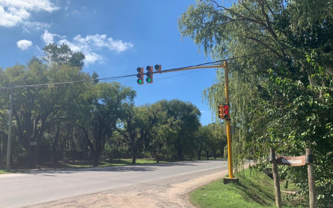 Se habilitaron el semáforo y las dársenas de acceso en el cruce de Ruta 9 y Fiambalá
