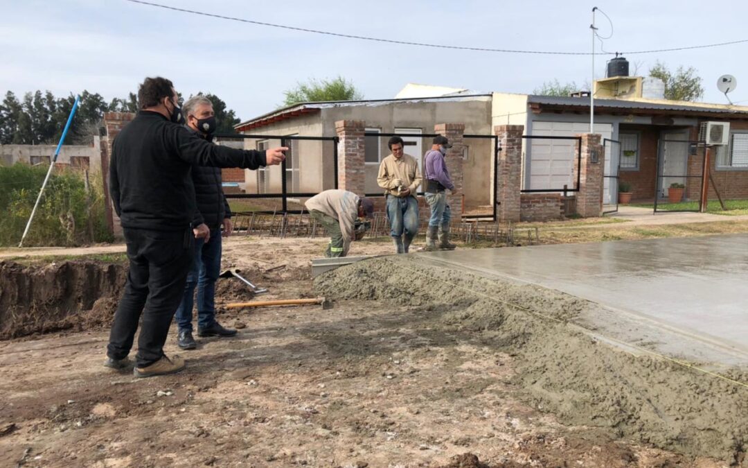 AVANZA LA PAVIMENTACIÓN DE CALLE VALLE EN EL BARRIO VILLA FLORES