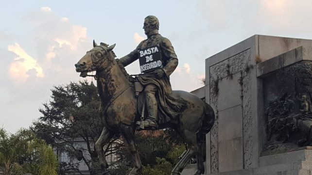 Vecinos de Santa Fe visten de luto la ciudad por los altos índices de inseguridad