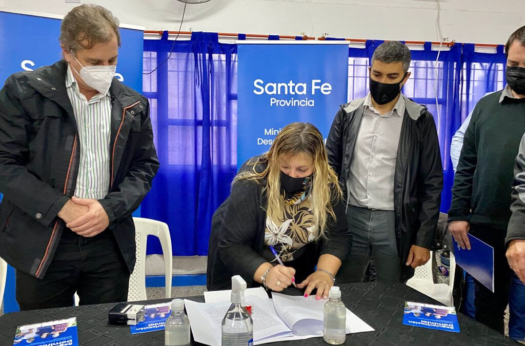 La provincia reconoció el derecho posesorio de sus viviendas a 68 familias de San Lorenzo y Fray Luis Beltrán