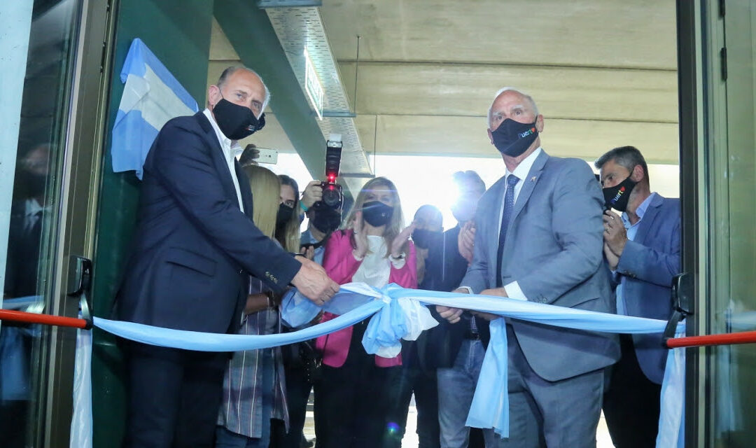 Perotti participó de la inauguración del mega estadio polideportivo en Puerto San Martín