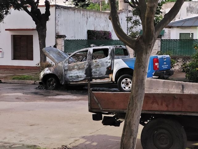 Incendian dos patrulleros frente a la comisaría de Sancti Spiritu