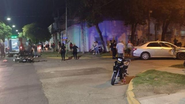 Son dos los jóvenes muertos en el violento choque entre una moto y un auto en Puerto General San Martín