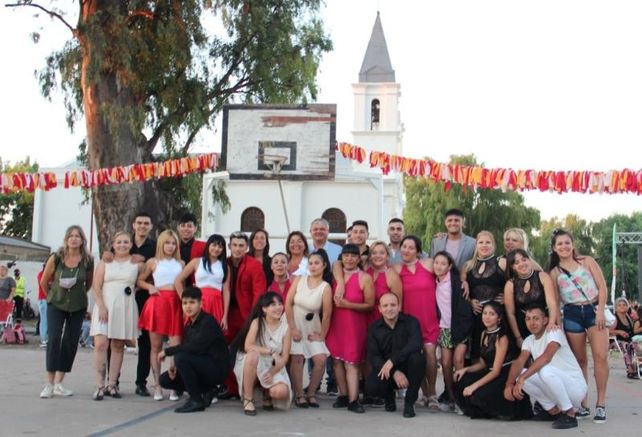 Villa Gobernador Gálvez celebra sus 134 años con danzas, cine y comparsas