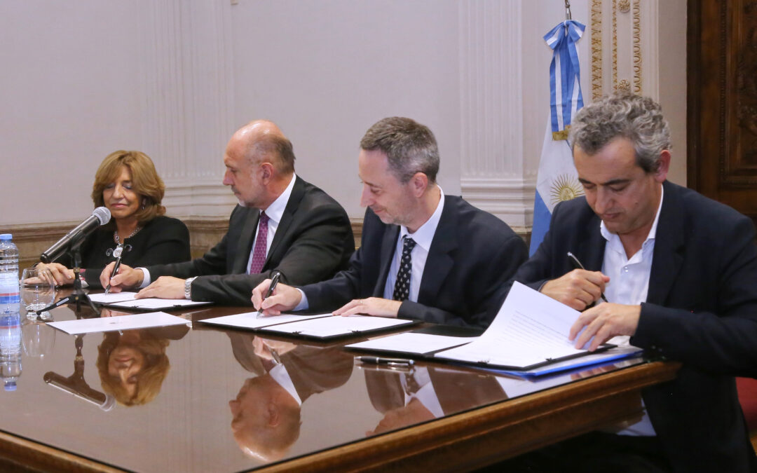 Provincia, nación y municipio firmaron un convenio para reparar y ampliar los muelles del parque España en Rosario