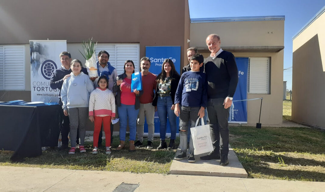 La provincia entregó 13 viviendas a familias de la localidad de Tortugas