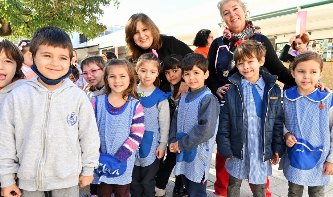 Cantero recorrió establecimientos educativos en la ciudad de San Lorenzo.