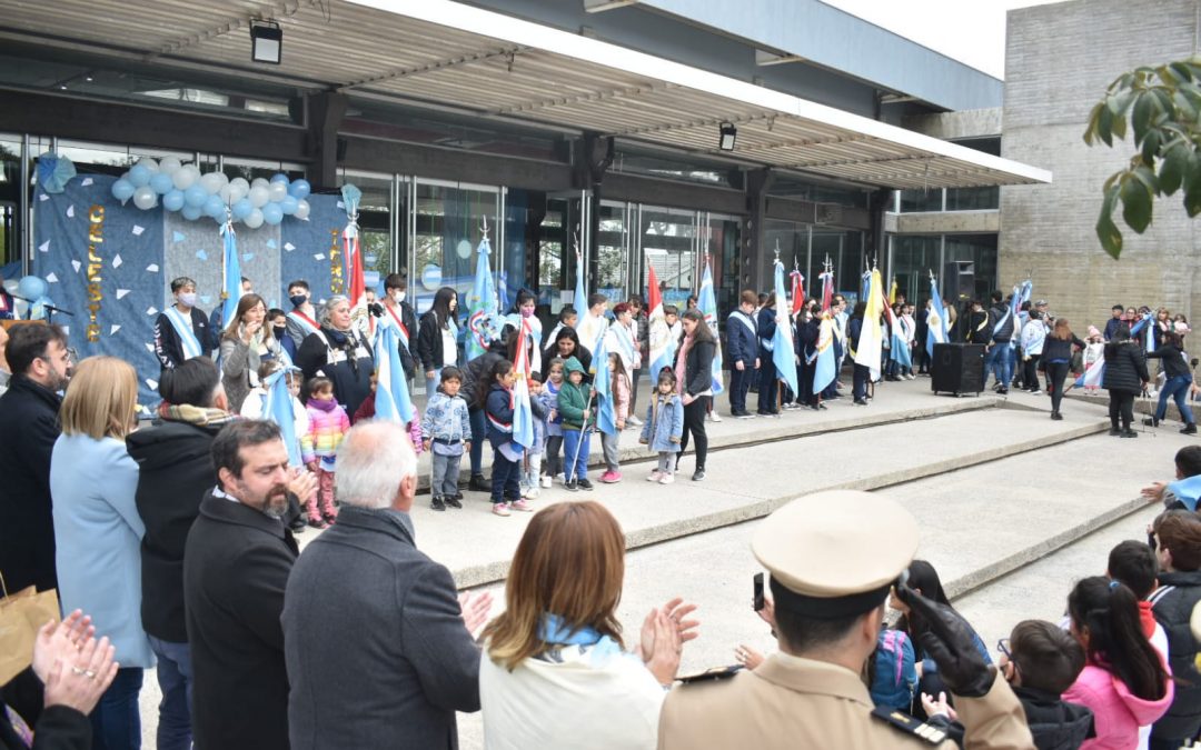 EMOCIONANTE ACTO CON LAS INSTITUCIONES EDUCATIVAS DE LA CIUDAD EN LA PLAZA SECA DEL CCM