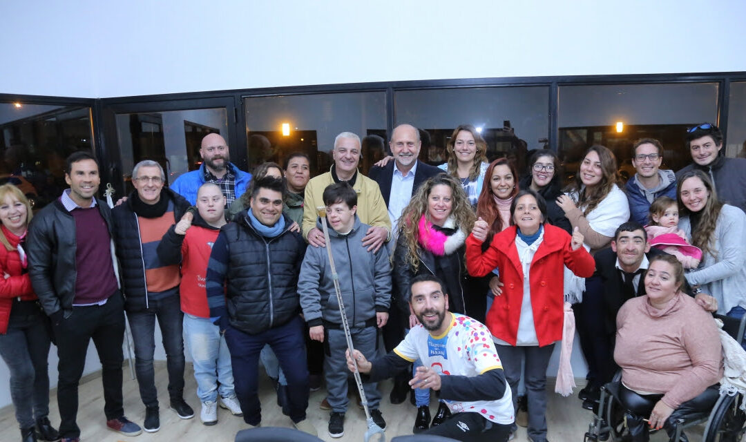 Perotti participó de la inauguración del Centro Cultural de “Los Tiburones del Paraná” en Arroyo Seco