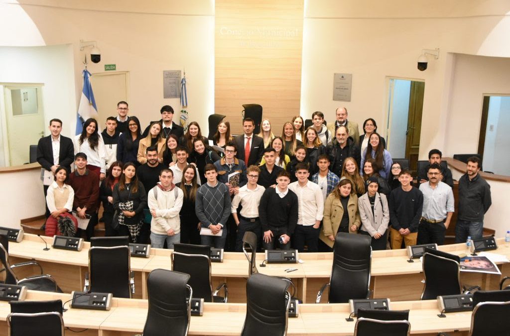 EL PARLAMENTO UNIVERSITARIO DEBATIÓ SOBRE LA ORDENANZA DE LOCALES CON Y SIN ACTIVIDAD BAILABLE.