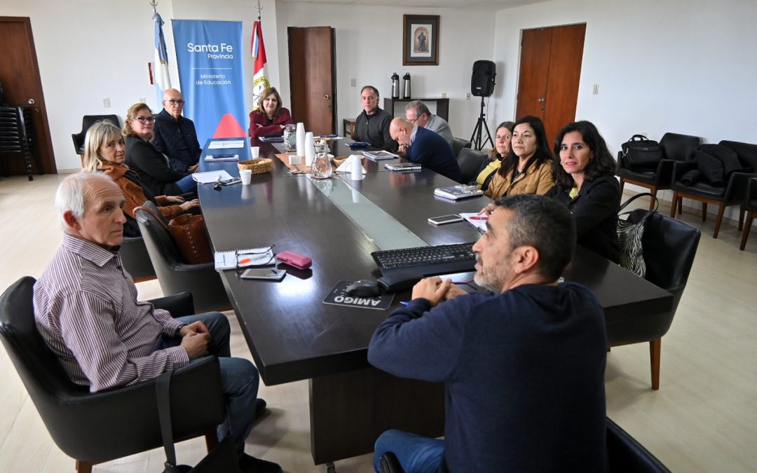 El Ministerio de Educación mantuvo un encuentro de la paritaria técnica con gremios docentes