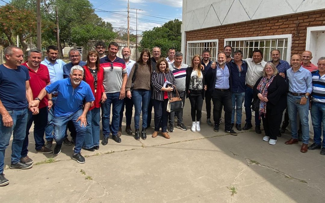     La ministra de Educación mantuvo un encuentro con representantes de comunas del departamento Constitución