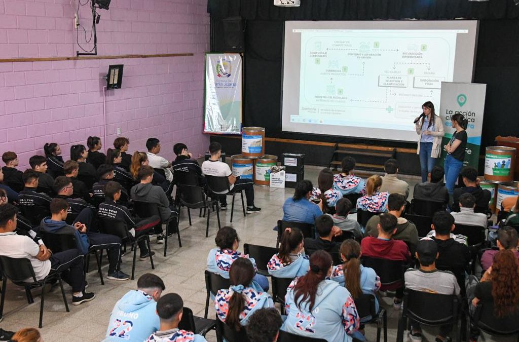 Educación Ambiental: la provincia capacitó a más de 1000 estudiantes en técnicas de compostaje y reciclaje durante noviembre