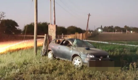 Carcarañá: despistó a alta velocidad, salió despedido del auto y murió