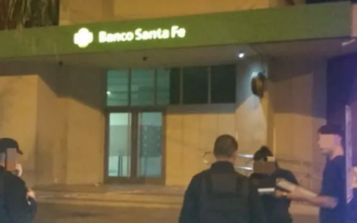 Balearon el Banco de Santa Fe en Villa Gobernador Gálvez y dejaron una nota intimidatoria