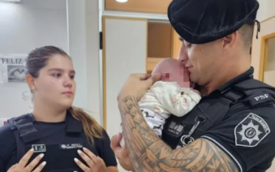 Dos policías le salvaron la vida a una beba