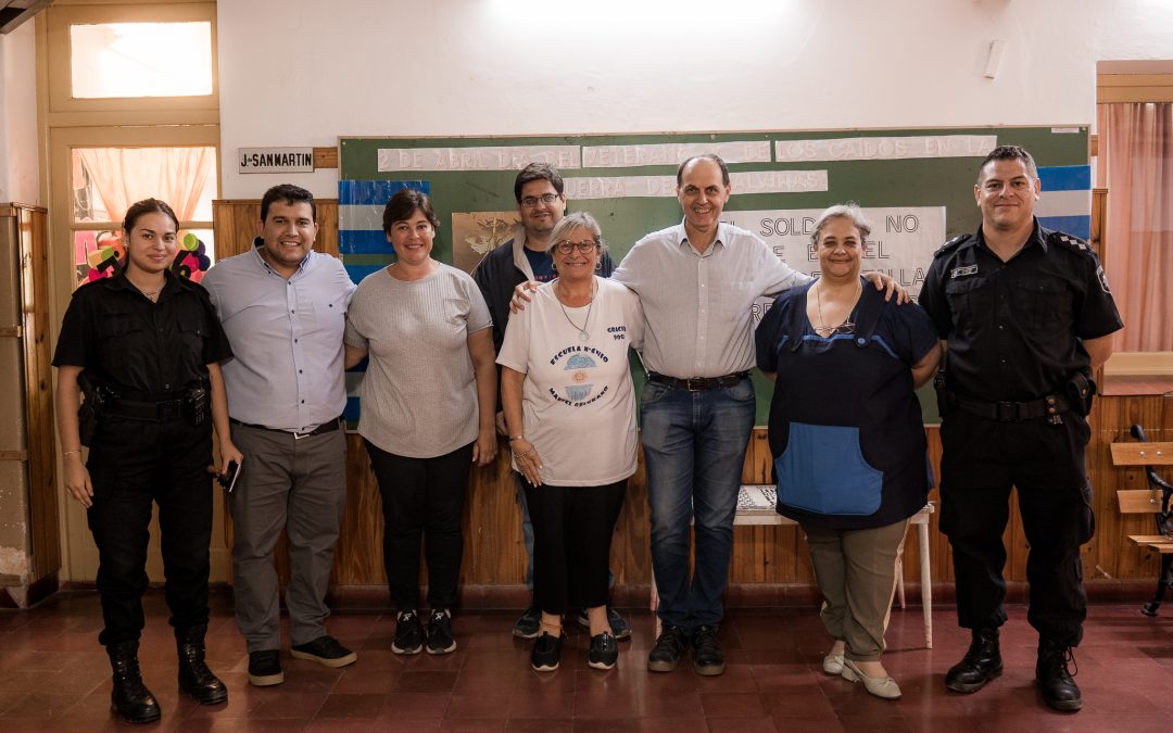 Rasetto entrego aires acondicionados a escuelas de Cañada de Gómez.