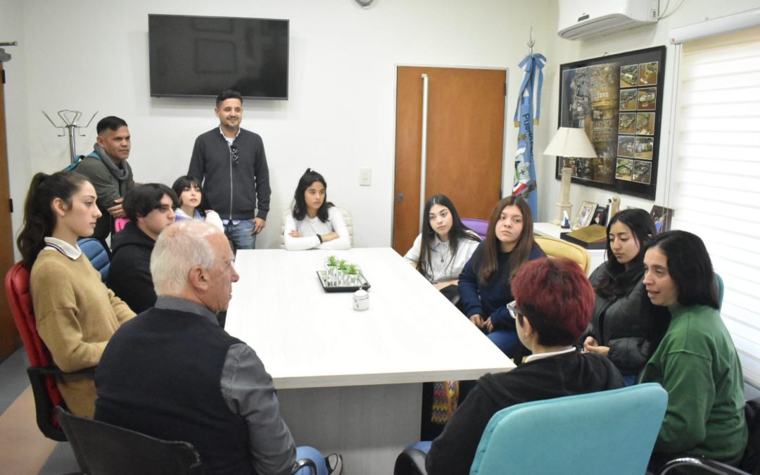 DE GRANDIS DIALOGÓ CON ALUMNOS DE LA EESO  N° 438 «SAN LORENZO»