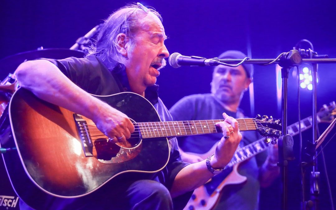 Litto Nebbia celebró sus 75 años a sala llena en Lavardén