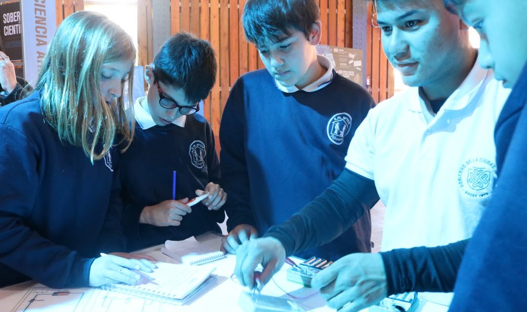 Explora Ciencia: una muestra interactiva llega a 3 ciudades para vivir la ciencia junto a niñas, niños y jóvenes