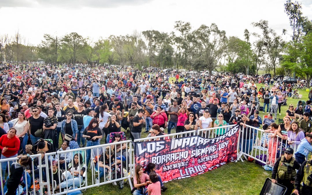 La música tropical fue protagonista de un masivo festejo de primavera en Puerto con los shows de Freddy y Los Solares, Grupo Cali y Los Lirios de Santa Fe