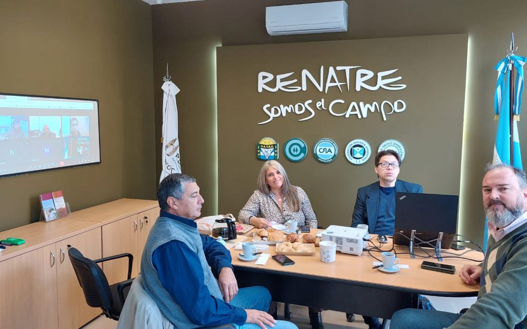 REUNIÓN EN ROSARIO DE SUPERINTENDENCIA DE RIESGOS DE TRABAJO, RENATRE, Y SECRETARÍA DE LECHERÍA