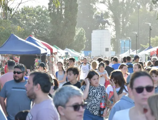 Venado Tuerto: la plaza San Martín a plenoi en una nueva edición del Paseo de la Ciudad