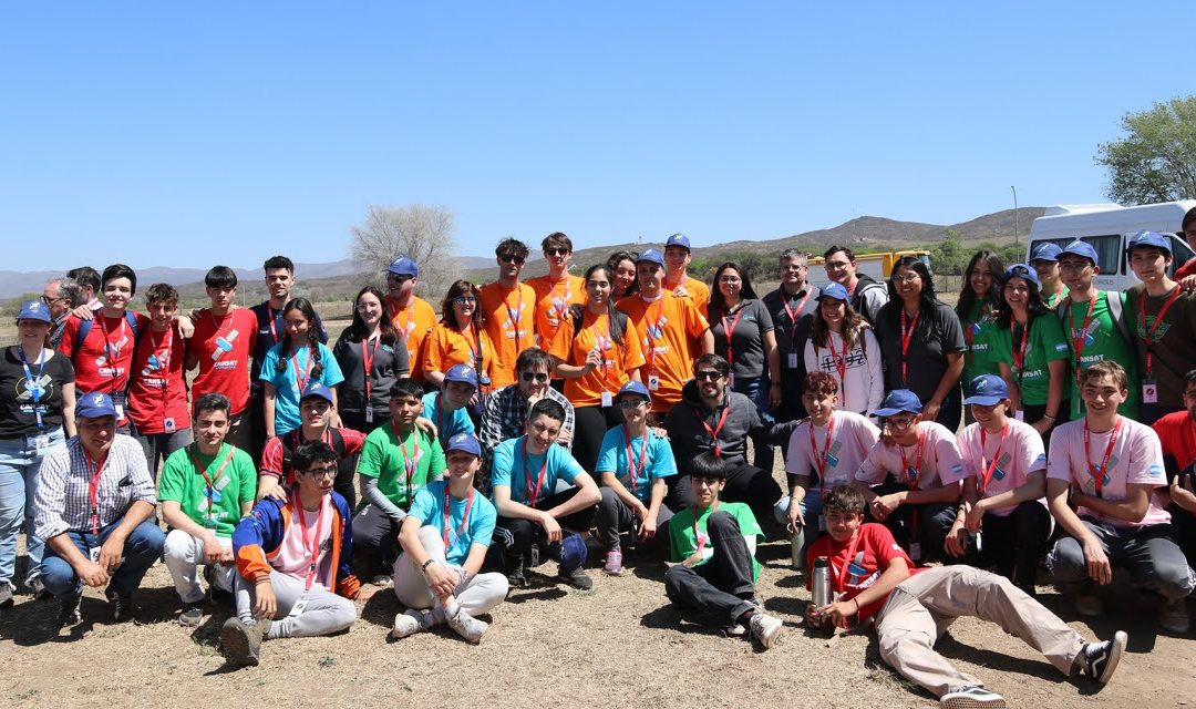 Estudiantes secundarios santafesinos participaron de la jornada final de lanzamiento de los satélites CANSAT Argentina