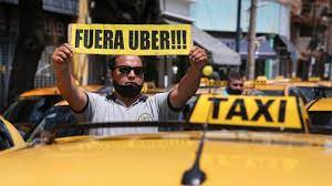 Remiseros de Funes y Roldán resisten el desembarco de Uber y Cabify