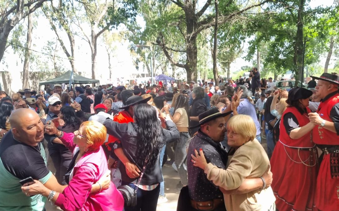 UN GRAN ABRAZO CHAMAMECERO PARA CELEBRAR NUESTRAS RAÍCES CON ALEGRÍA Y ENTUSIASMO