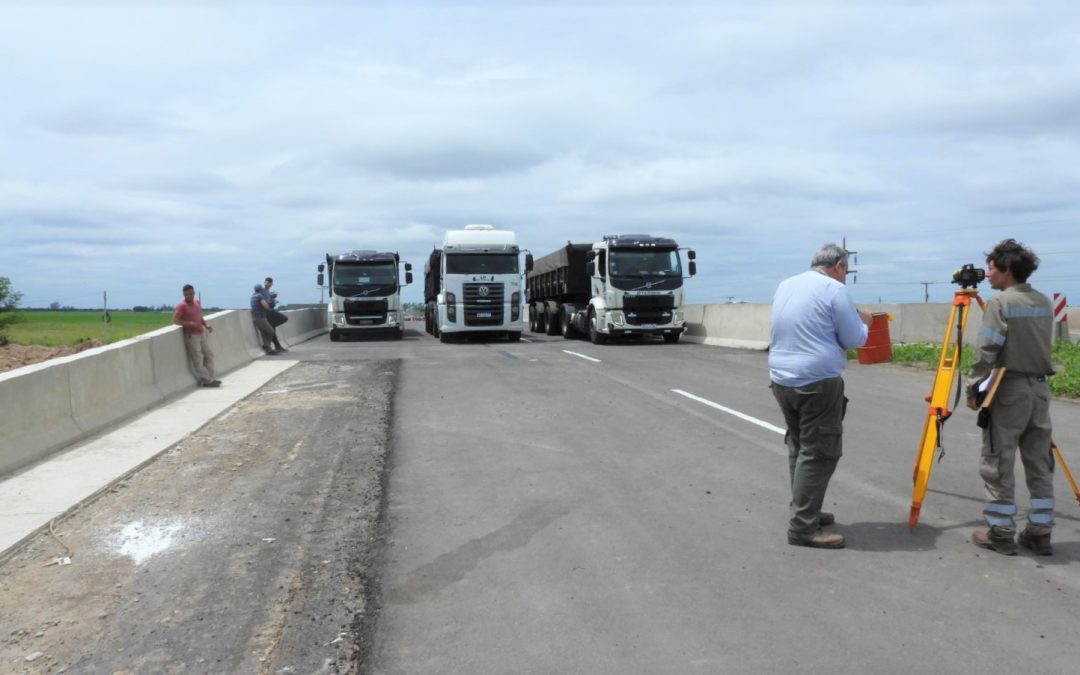 PRUEBA DE CARGA EN PUENTE DE LA AUTOPISTA RUTA 34 EN SUNCHALES