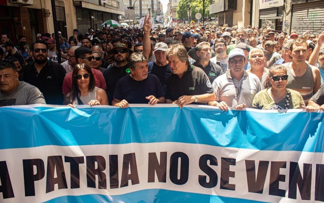 FESTRAM ESTUVO PRESENTE EN LA MASIVA MOVILIZACIÓN DE LOS TRABAJADORES CONTRA EL DNU