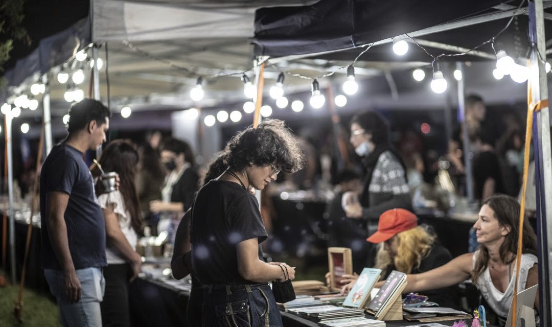 Provincia desarrolla una Feria Navideña en la Plaza Cívica de Rosario