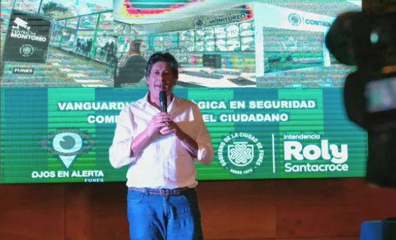 Roly Santacroce presentó el programa Ojos en Alerta en Funes
