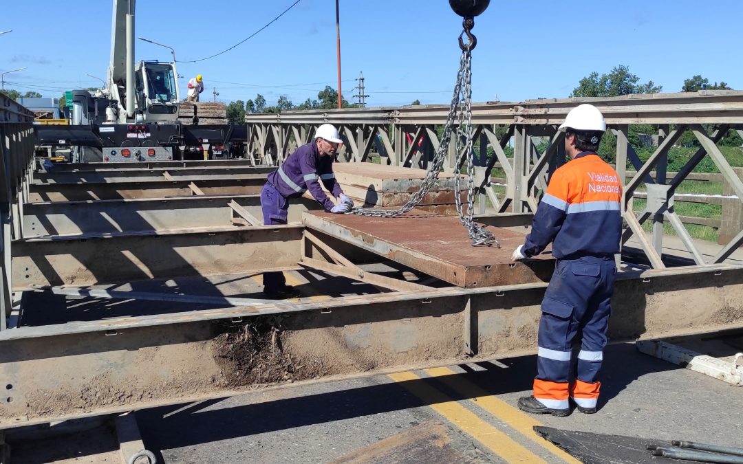 VIALIDAD NACIONAL RETOMA EL MONTAJE DEL PUENTE BAILEY SOBRE EL CARRETERO