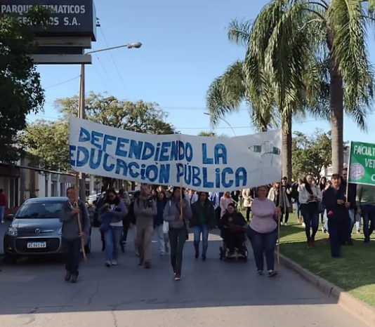 Casilda: fuerte movilización de la Facultad de Veterinarias en defensa de la educación pública