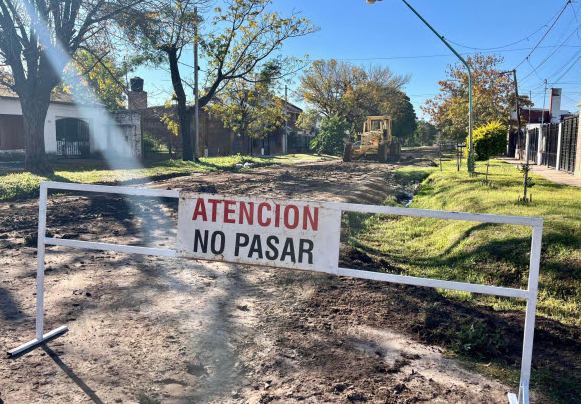 Comenzó la obra de pavimento de hormigón en López y Planes entre Macia e Iriondo